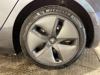 TESLA Model 3 Standard Range Plus Saloon 4dr Electric Auto RWD (241 bhp)