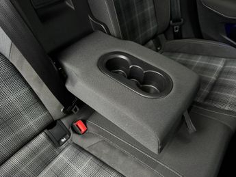 VOLKSWAGEN GOLF 2.0 TDI GTD Hatchback 5dr Diesel DSG Euro 6 (s/s) (200 ps) * HUG