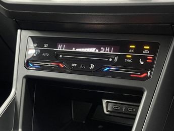 VOLKSWAGEN POLO 1.0 TSI R-Line Hatchback 5dr Petrol DSG Euro 6 (s/s) (95 ps)