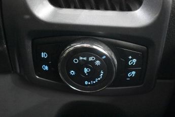 FORD TRANSIT CUSTOM 2.2 TDCi 290 Limited Combi Van 6dr Diesel Manual L2 H1 (191 g/km