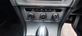 VOLKSWAGEN GOLF 1.6 TDI BlueMotion Tech SE Hatchback 5dr Diesel DSG Euro 5 (s/s)