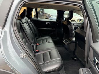 VOLVO V60 CROSS COUNTRY 2.0 D4 Plus Estate 5dr Diesel Auto AWD Euro 6 (s/s) (190 ps)