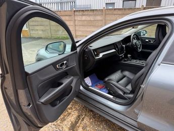 VOLVO V60 CROSS COUNTRY 2.0 D4 Plus Estate 5dr Diesel Auto AWD Euro 6 (s/s) (190 ps)