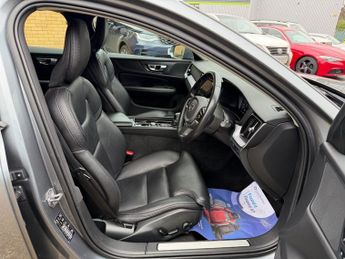 VOLVO V60 CROSS COUNTRY 2.0 D4 Plus Estate 5dr Diesel Auto AWD Euro 6 (s/s) (190 ps)