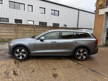 VOLVO V60 CROSS COUNTRY 2.0 D4 Plus Estate 5dr Diesel Auto AWD Euro 6 (s/s) (190 ps)