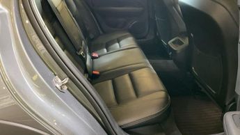 VOLVO V60 CROSS COUNTRY 2.0 D4 Plus Estate 5dr Diesel Auto AWD Euro 6 (s/s) (190 ps)