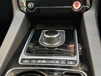 JAGUAR F-PACE 2.0 D180 Prestige SUV 5dr Diesel Auto AWD Euro 6 (s/s) (180 ps)