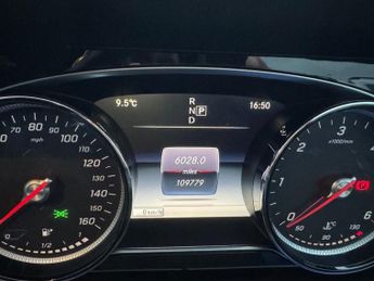 MERCEDES-BENZ E-CLASS 2.0 E200d AMG Line (Premium Plus) Saloon 4dr Diesel G-Tronic+ Eu