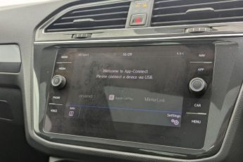 VOLKSWAGEN TIGUAN 2.0 TDI R-Line SUV 5dr Diesel DSG Euro 6 (s/s) (150 ps)