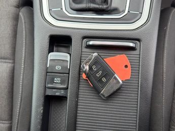 VOLKSWAGEN PASSAT 2.0 TDI BlueMotion Tech SE Business Estate 5dr Diesel DSG Euro 6