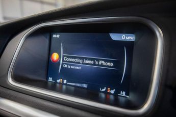 VOLVO V40 2.0 D3 Momentum Nav Plus Hatchback 5dr Diesel Auto Euro 6 (s/s) 