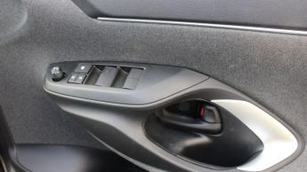 TOYOTA YARIS CROSS 1.5 VVT-h Icon SUV 5dr Petrol Hybrid E-CVT Euro 6 (s/s) (116 ps)