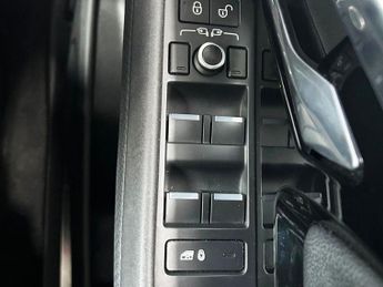 LAND ROVER RANGE ROVER EVOQUE 2.0 D180 R-Dynamic S SUV 5dr Diesel Auto 4WD Euro 6 (s/s) (180 p
