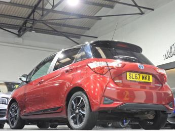 TOYOTA YARIS 1.5 VVT-h Blue Bi-Tone Hatchback 5dr Petrol Hybrid E-CVT Euro 6 