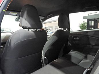 TOYOTA YARIS 1.5 VVT-h Blue Bi-Tone Hatchback 5dr Petrol Hybrid E-CVT Euro 6 