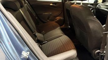 VAUXHALL ASTRA 1.6 CDTi BlueInjection SRi Hatchback 5dr Diesel Auto Euro 6 (136