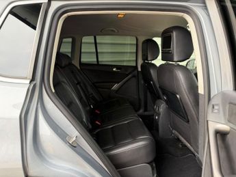 VOLKSWAGEN TIGUAN 2.0 TSI SE SUV 5dr Petrol Auto 4WD Euro 4 (170 ps)