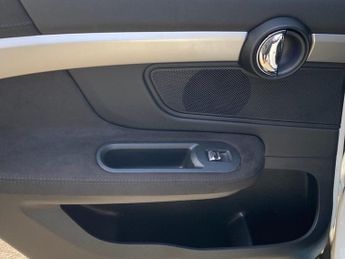 MINI COUNTRYMAN 1.5 Cooper Exclusive SUV 5dr Petrol Steptronic Euro 6 (s/s) (136