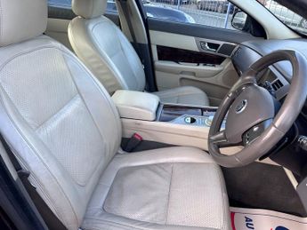 JAGUAR XF 3.0d V6 Premium Luxury Saloon 4dr Diesel Auto Euro 5 (240 ps)