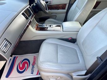 JAGUAR XF 3.0d V6 Premium Luxury Saloon 4dr Diesel Auto Euro 5 (240 ps)