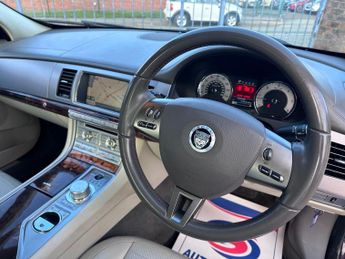 JAGUAR XF 3.0d V6 Premium Luxury Saloon 4dr Diesel Auto Euro 5 (240 ps)