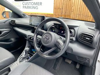 TOYOTA YARIS 1.5 VVT-h Dynamic Hatchback 5dr Petrol Hybrid E-CVT Euro 6 (s/s)