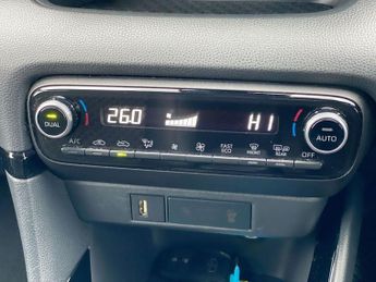 TOYOTA YARIS 1.5 VVT-h Dynamic Hatchback 5dr Petrol Hybrid E-CVT Euro 6 (s/s)