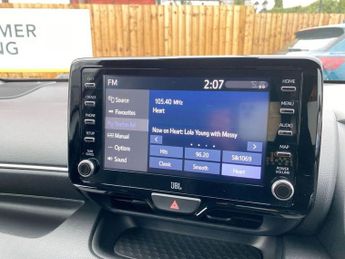 TOYOTA YARIS 1.5 VVT-h Dynamic Hatchback 5dr Petrol Hybrid E-CVT Euro 6 (s/s)