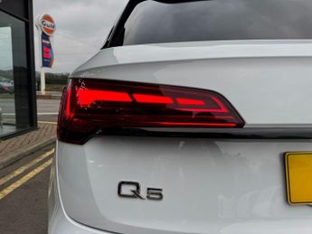AUDI Q5 2.0 TDI 40 Edition 1 SUV 5dr Diesel S Tronic quattro Euro 6 (s/s