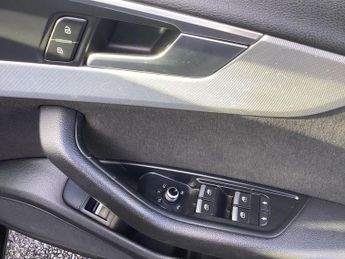 AUDI A4 AVANT 2.0 TDI ultra Sport Estate 5dr Diesel S Tronic Euro 6 (s/s) (190