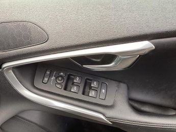 VOLVO V40 2.0 T2 R-Design Edition Hatchback 5dr Petrol Manual Euro 6 (s/s)