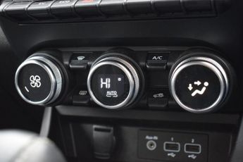 RENAULT ARKANA 1.6 E-TECH Iconic SUV 5dr Petrol Hybrid Auto 2WD Euro 6 (s/s) (1