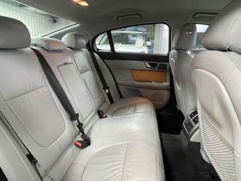 JAGUAR XF 3.0d V6 Luxury Saloon 4dr Diesel Auto Euro 5 (240 ps)