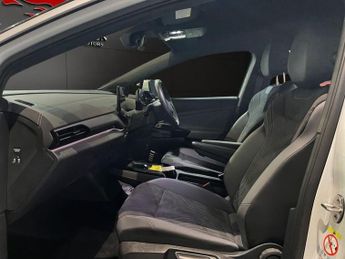VOLKSWAGEN ID.4 Pro Performance 77kWh Life Edition SUV 5dr Electric Auto (204 ps