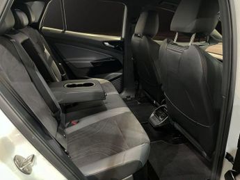 VOLKSWAGEN ID.4 Pro Performance 77kWh Life Edition SUV 5dr Electric Auto (204 ps