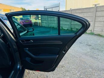 VOLKSWAGEN PASSAT 2.0 TDI BlueMotion Tech R-Line Saloon 4dr Diesel DSG Euro 6 (s/s