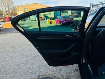 VOLKSWAGEN PASSAT 2.0 TDI BlueMotion Tech R-Line Saloon 4dr Diesel DSG Euro 6 (s/s