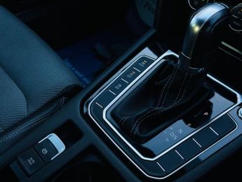 VOLKSWAGEN PASSAT 2.0 TDI BlueMotion Tech R-Line Saloon 4dr Diesel DSG Euro 6 (s/s