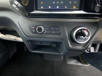 MAXUS EDELIVER 3 35kWh Panel Van 5dr Electric Auto FWD L1 (122 ps)