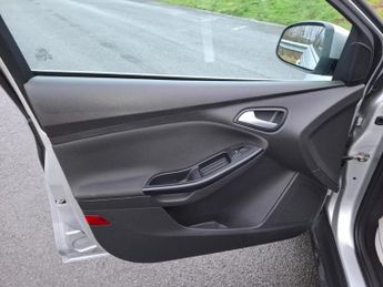 FORD FOCUS 1.6 Zetec Estate 5dr Petrol Powershift Euro 5 (125 ps)