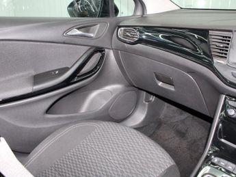 VAUXHALL ASTRA 1.4i Turbo SRi Hatchback 5dr Petrol Auto Euro 6 (s/s) (150 ps)