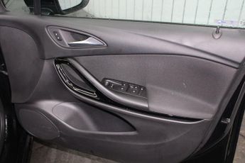 VAUXHALL ASTRA 1.4i Turbo SRi Hatchback 5dr Petrol Auto Euro 6 (s/s) (150 ps)
