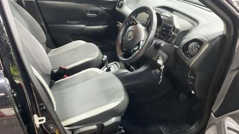 TOYOTA AYGO 1.0 VVT-i x-play Hatchback 5dr Petrol x-shift Euro 6 (Safety Sen