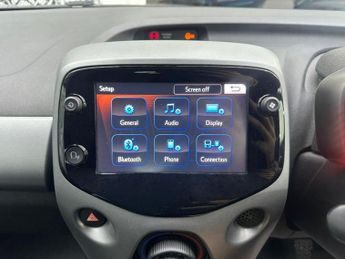 TOYOTA AYGO 1.0 VVT-i x-play Hatchback 5dr Petrol x-shift Euro 6 (Safety Sen