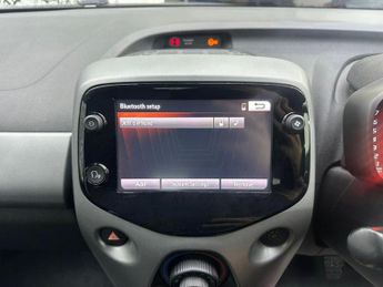 TOYOTA AYGO 1.0 VVT-i x-play Hatchback 5dr Petrol x-shift Euro 6 (Safety Sen