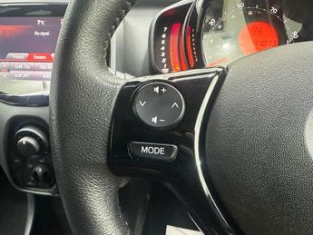 TOYOTA AYGO 1.0 VVT-i x-play Hatchback 5dr Petrol x-shift Euro 6 (Safety Sen