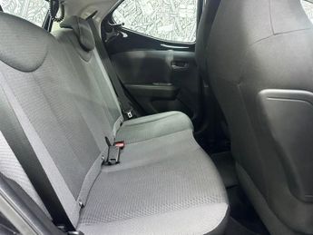 TOYOTA AYGO 1.0 VVT-i x-play Hatchback 5dr Petrol x-shift Euro 6 (Safety Sen