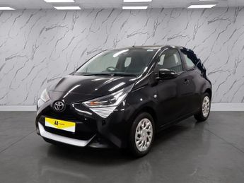 TOYOTA AYGO 1.0 VVT-i x-play Hatchback 5dr Petrol x-shift Euro 6 (Safety Sen
