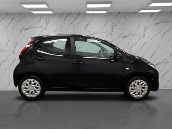 TOYOTA AYGO 1.0 VVT-i x-play Hatchback 5dr Petrol x-shift Euro 6 (Safety Sen