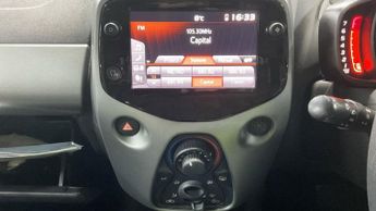 TOYOTA AYGO 1.0 VVT-i x-play Hatchback 5dr Petrol x-shift Euro 6 (Safety Sen